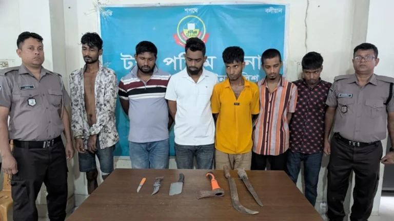 টঙ্গী পশ্চিম থানার অভিযানে অস্ত্রধারী দুর্ধর্ষ ৬ ছিনতাইকারী গ্রেফতার