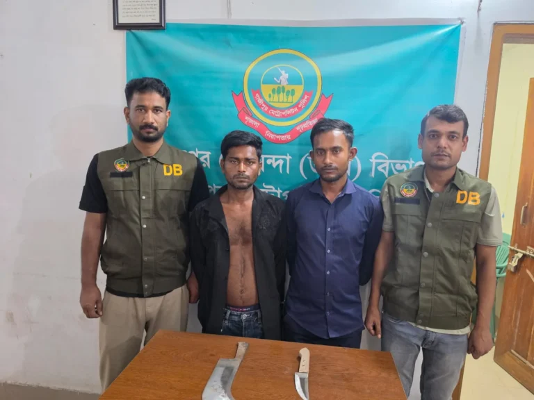 গাজীপুরে দেশীয় অস্ত্রসহ দুই ছিনতাইকারী গ্রেপ্তার